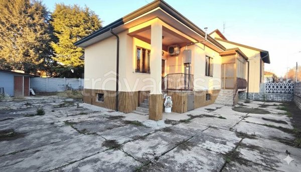 casa indipendente in vendita a Bareggio