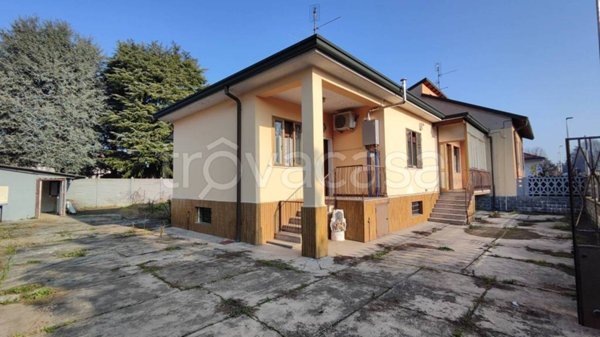 casa indipendente in vendita a Bareggio