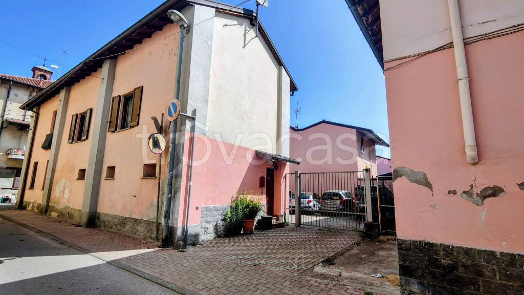 casa indipendente in vendita a Bareggio