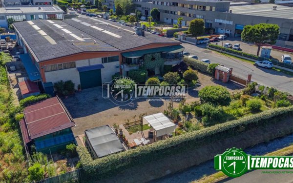 casa indipendente in vendita a Bareggio