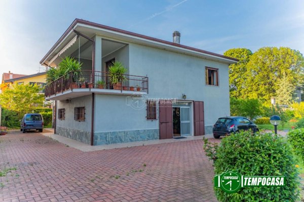 casa indipendente in vendita a Bareggio