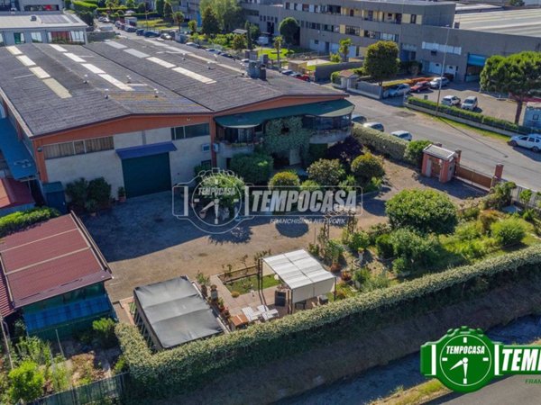 casa indipendente in vendita a Bareggio