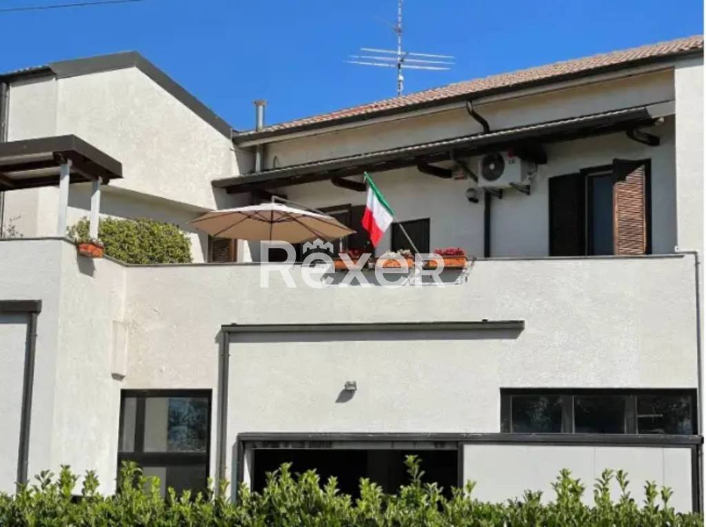 casa indipendente in vendita a Bareggio