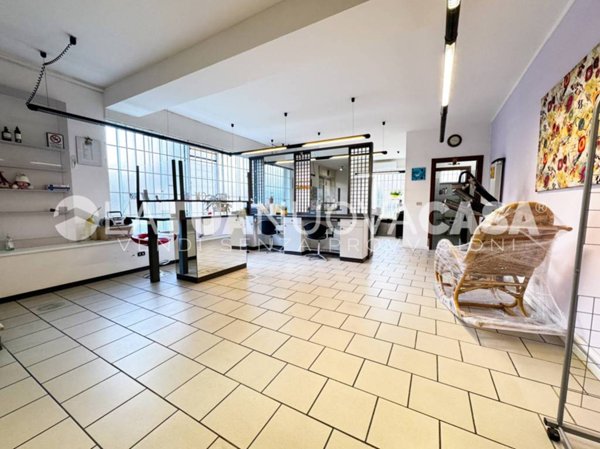 negozio in vendita a Bareggio