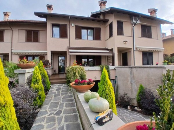 casa indipendente in vendita a Bareggio