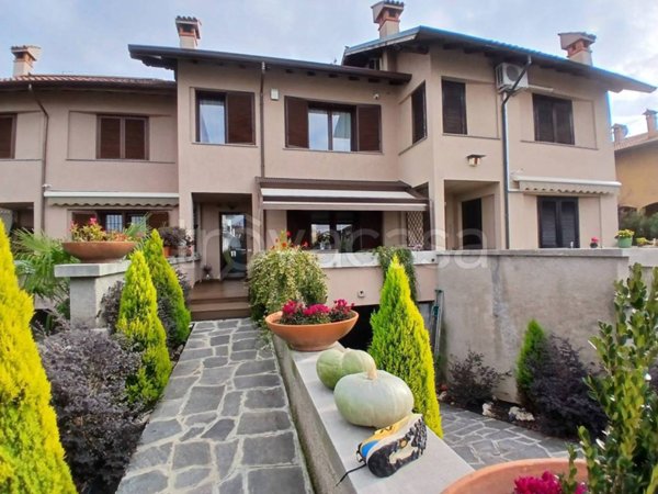 casa indipendente in vendita a Bareggio