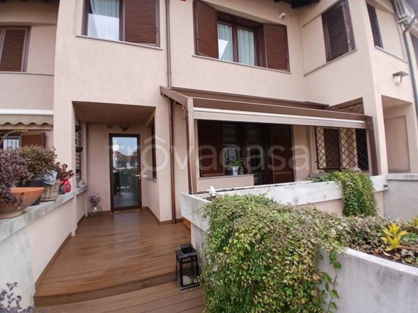 casa indipendente in vendita a Bareggio