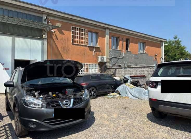 negozio in vendita a Bareggio