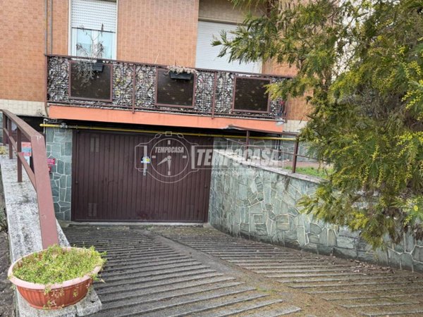 locale commerciale in vendita a Bareggio