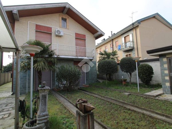 casa indipendente in vendita a Bareggio