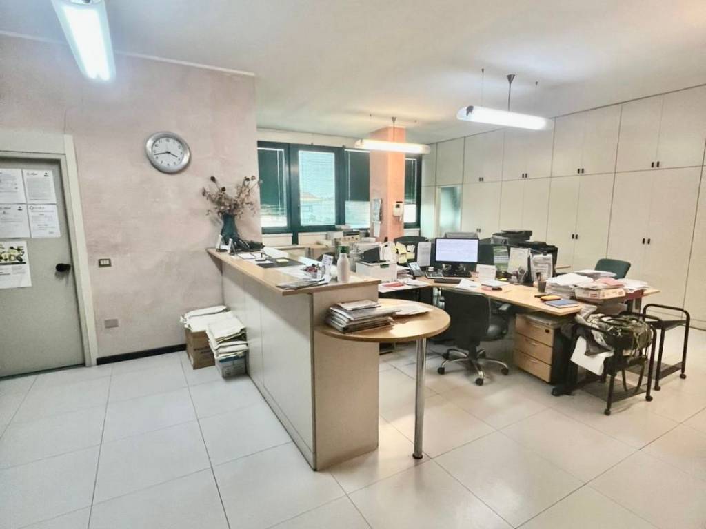 ufficio in vendita a Bareggio