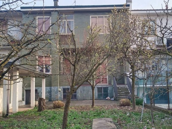 casa indipendente in vendita a Bareggio