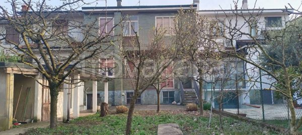 casa indipendente in vendita a Bareggio