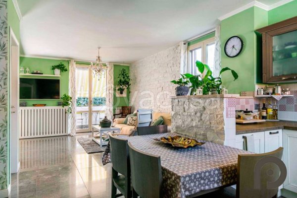 casa indipendente in vendita a Bareggio