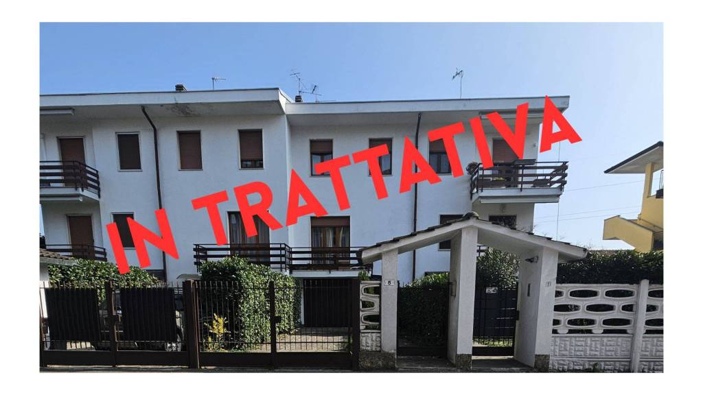 casa indipendente in vendita a Bareggio