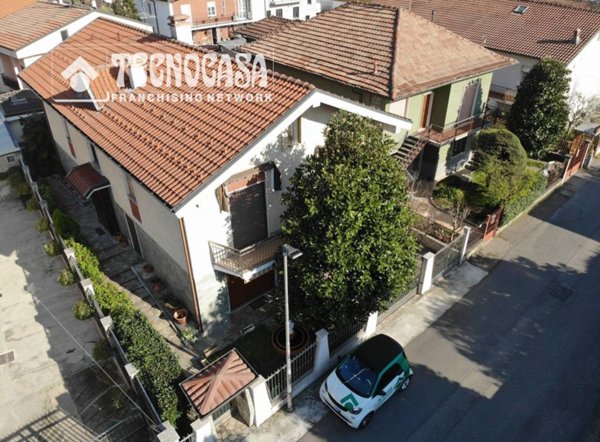 casa indipendente in vendita a Bareggio