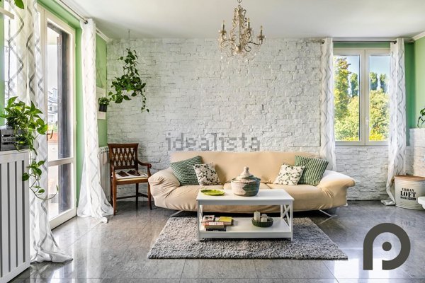 casa indipendente in vendita a Bareggio