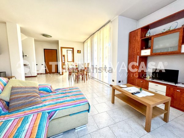 casa indipendente in vendita a Bareggio