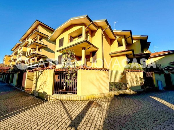 casa indipendente in vendita a Bareggio