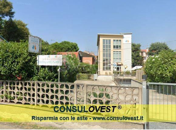 locale commerciale in vendita a Bareggio