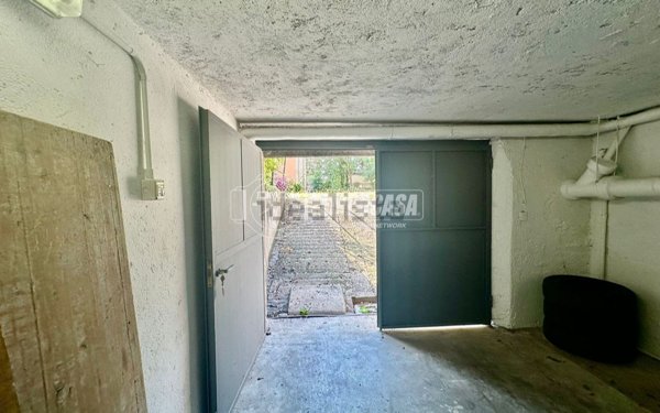 locale di sgombero in vendita a Bareggio