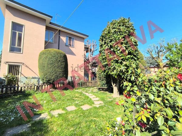 casa indipendente in vendita a Bareggio