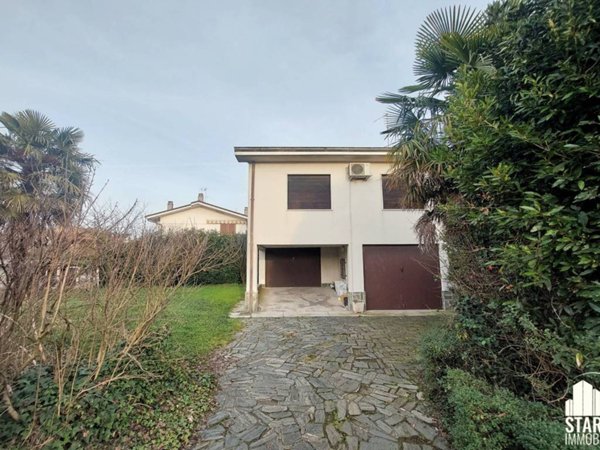 casa indipendente in vendita a Bareggio