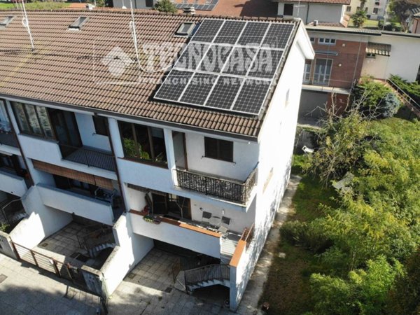 casa indipendente in vendita a Bareggio