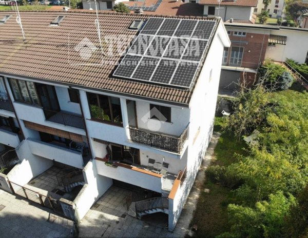casa indipendente in vendita a Bareggio