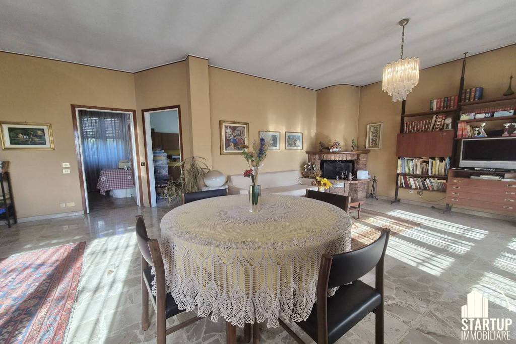 casa indipendente in vendita a Bareggio