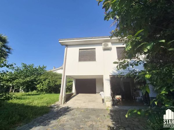 casa indipendente in vendita a Bareggio