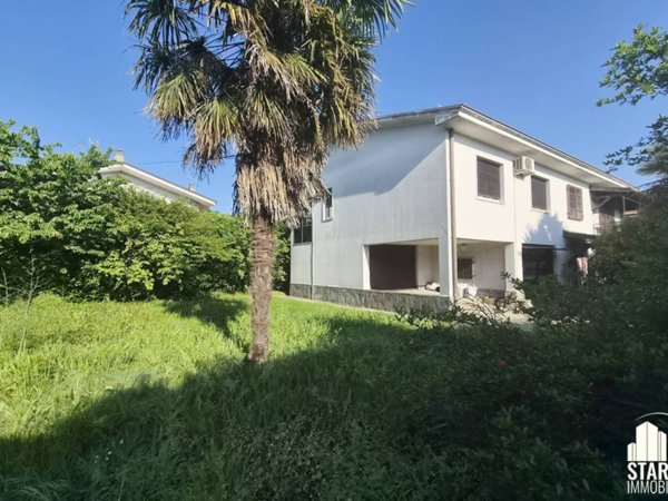 casa indipendente in vendita a Bareggio
