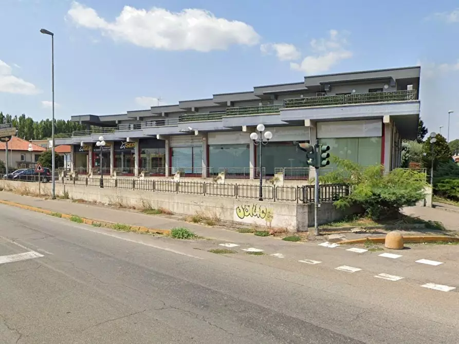 negozio in vendita a Bareggio