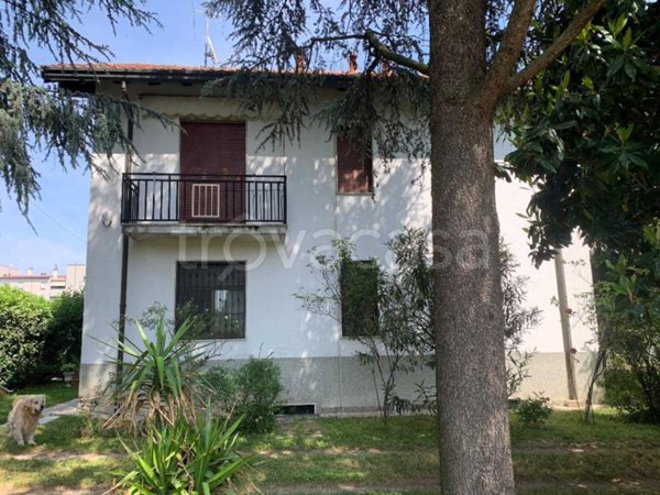 casa indipendente in vendita a Bareggio