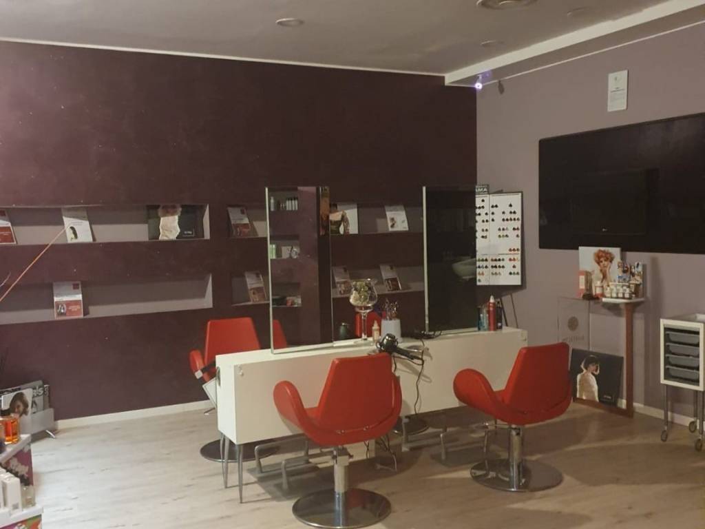 negozio in vendita a Bareggio