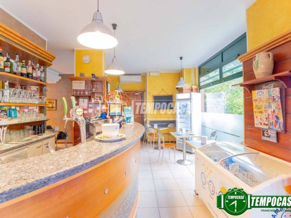 negozio in vendita a Bareggio