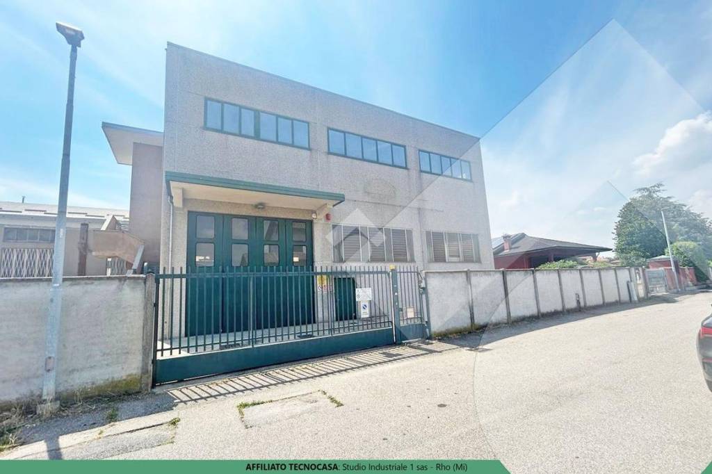 locale commerciale in vendita a Bareggio