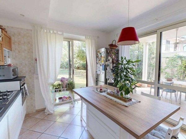 casa indipendente in vendita a Bareggio