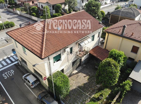 casa indipendente in vendita a Bareggio