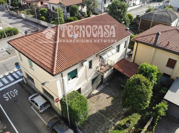 casa indipendente in vendita a Bareggio