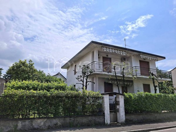casa indipendente in vendita a Bareggio
