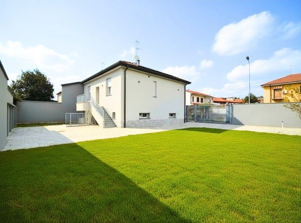 casa indipendente in vendita a Bareggio