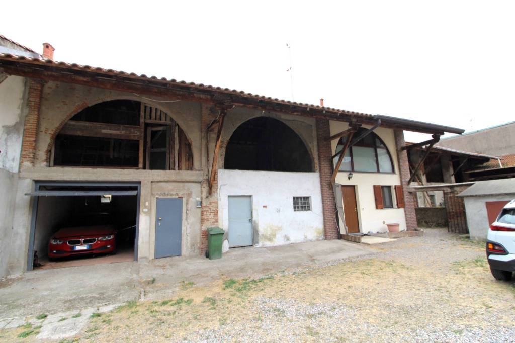 casa indipendente in vendita a Bareggio
