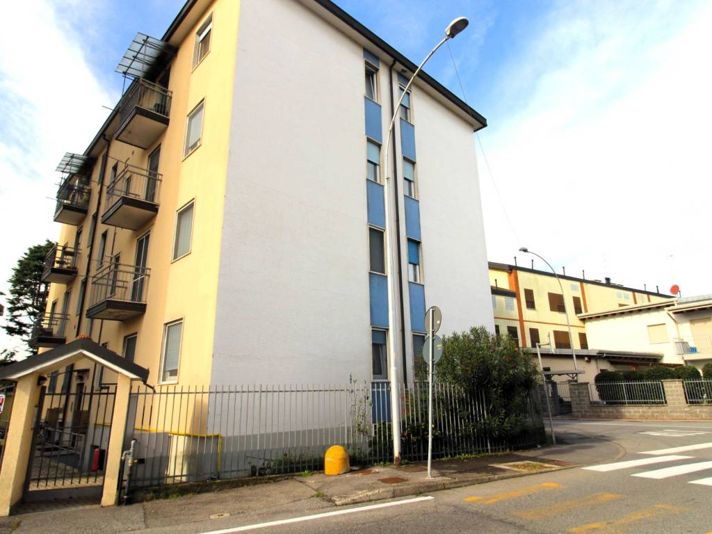 box auto in vendita a Bareggio