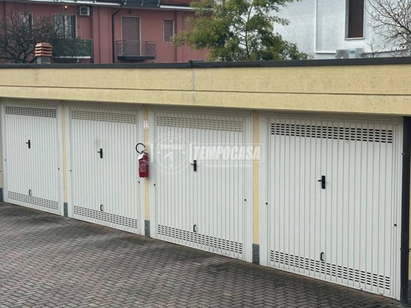 box auto in vendita a Bareggio