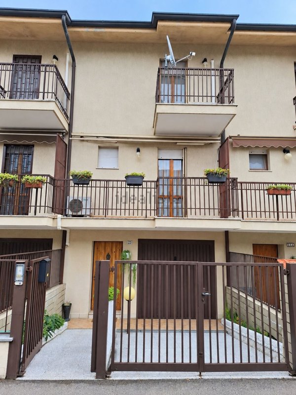 casa indipendente in vendita a Bareggio