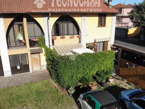 casa indipendente in vendita a Bareggio