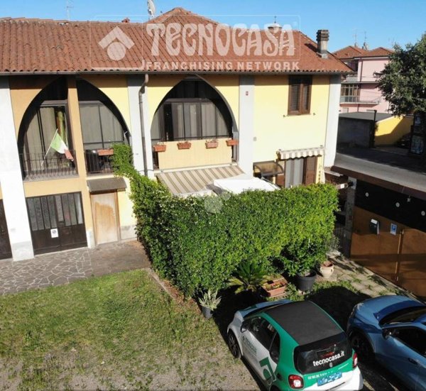 casa indipendente in vendita a Bareggio