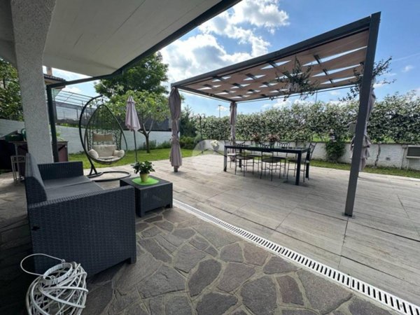 casa indipendente in vendita a Basiano