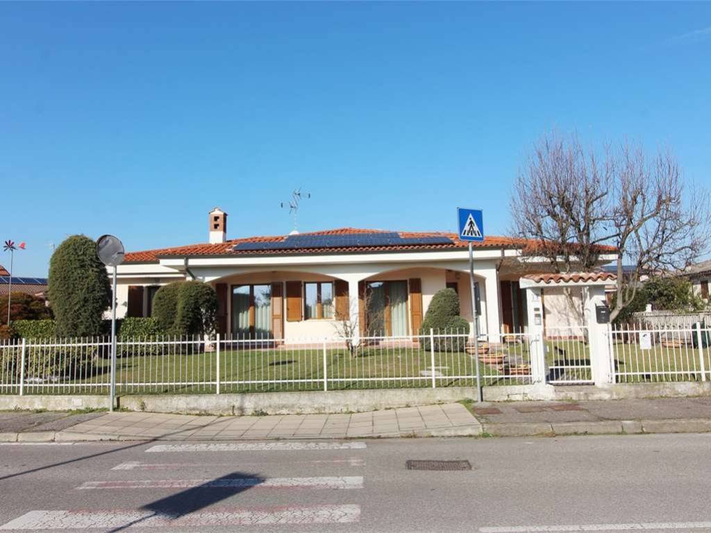 casa indipendente in vendita a Basiano